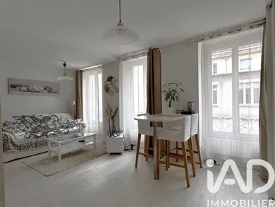 Apartment in Paris (75015)