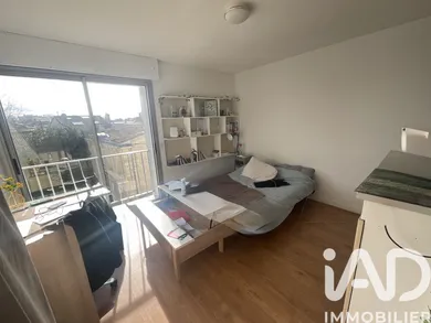 Apartment in Bordeaux (33800)
