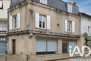 Building in Parthenay (79200)