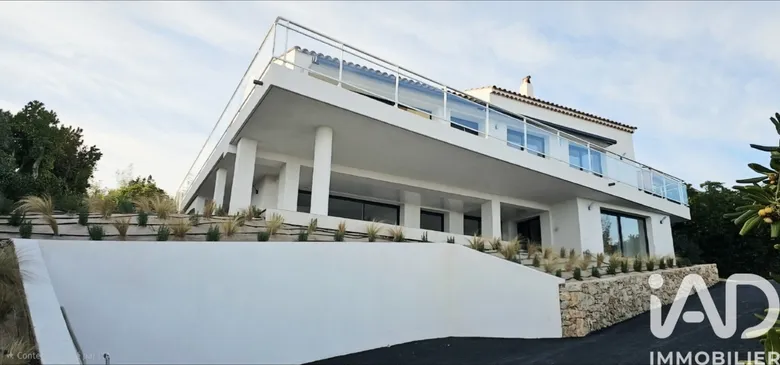 Appartement 6 pièces 112 m² · à Roquebrune-sur-Argens · 112 m² · 750 000 €