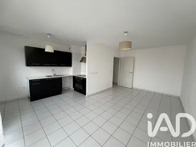 Apartment in Saint-Pierre-du-Perray (91280)