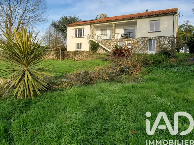 Maison 8 pièces 187 m² · à Cheffois · 187,1 m² · 182 000 €