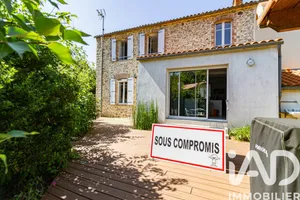 Maison de ville à Aizenay (85190)