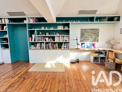 Apartment in Bordeaux (33300)