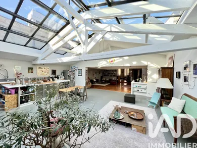 Apartment in Bordeaux (33300)