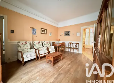 Apartment in Paris (75004)