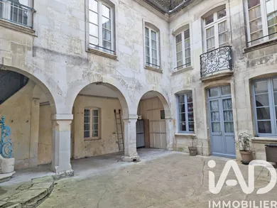 Building in Tonnerre (89700)