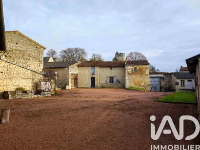 Maison à Curçay-sur-Dive (86120)