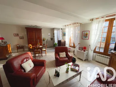 Townhouse in Villeblevin (89340)