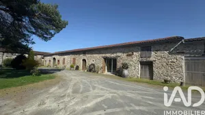 Castle in Monnières (44690)