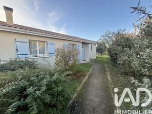 Traditional house in Saint-Denis-de-Pile (33910)