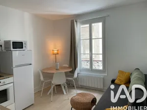 Apartment in Paris (75011)