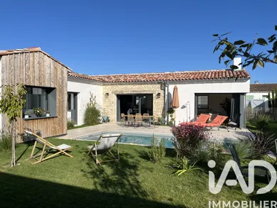 Architectural house in La Flotte (17630)