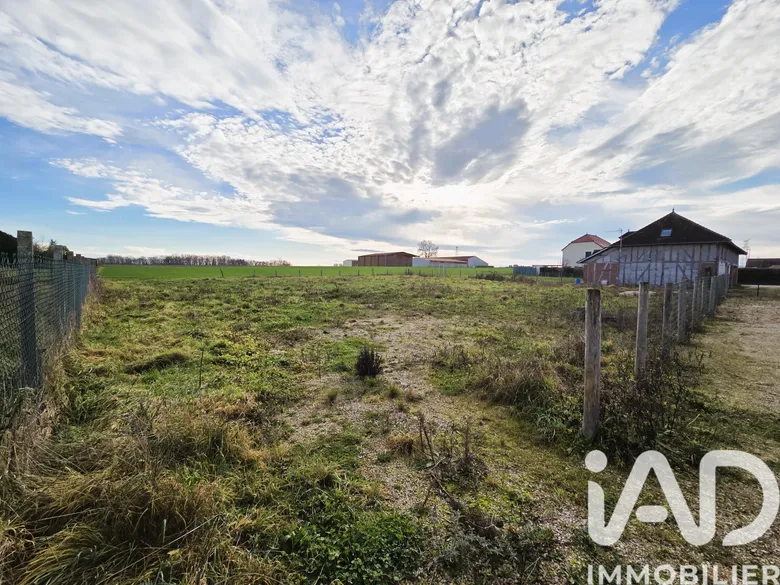 Terrain à bâtir à Moussey (10800)