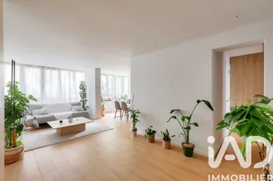 Apartment in Paris (75015)