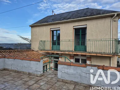 Townhouse in Parthenay (79200)