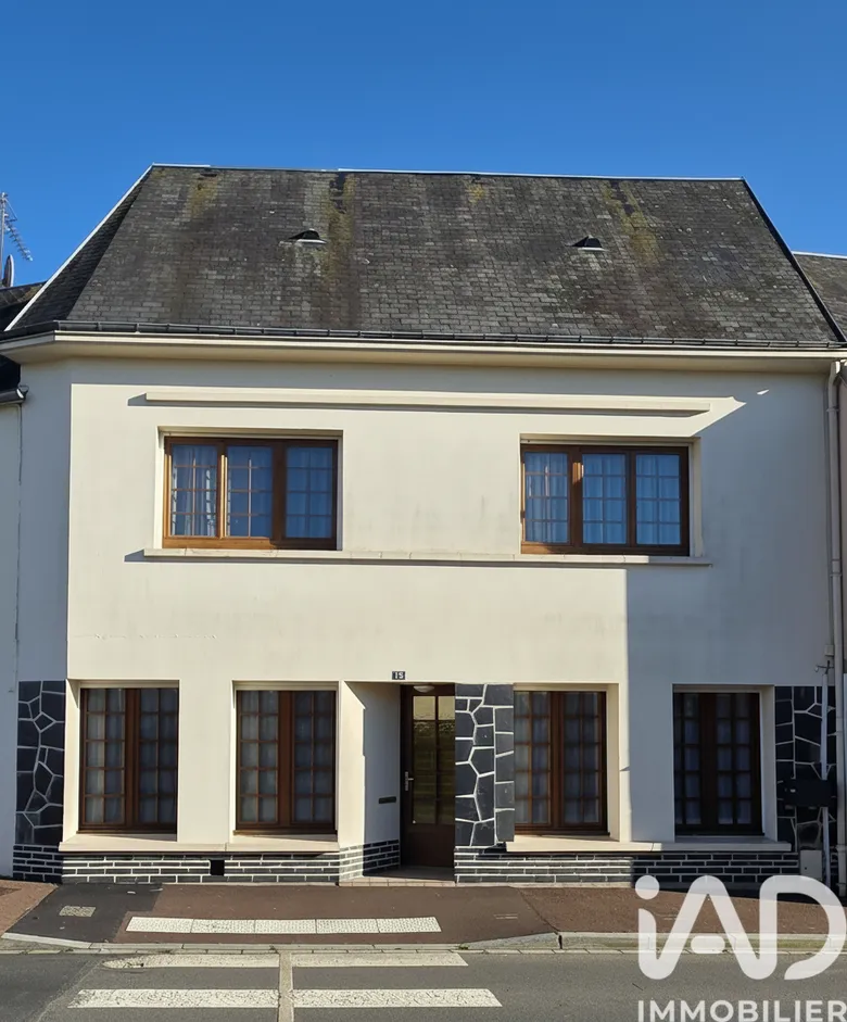 Maison 8 pièces 155 m² · à Canisy · 155 m² · 157 500 €