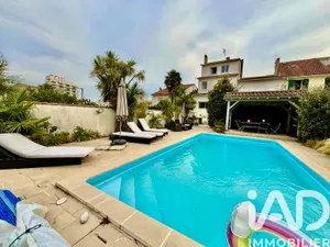 Townhouse in Royan (17200)