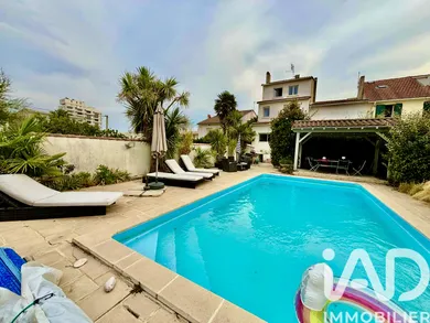 Townhouse in Royan (17200)