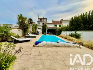 Townhouse in Royan (17200)