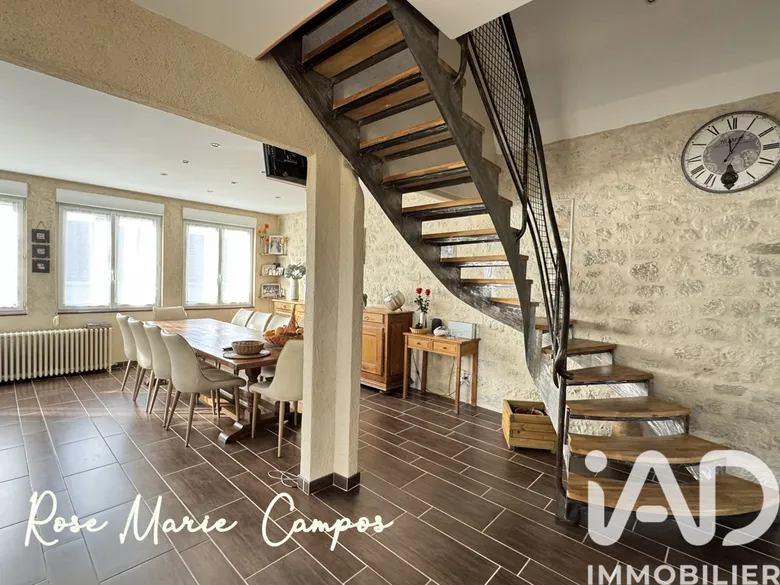 Maison 11 pièces 242 m² · à Montceau-les-Mines · 242 m² · 279 000 €