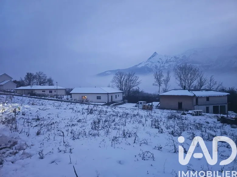 Terrain 421 m² · à Saint-Bonnet-en-Champsaur · 421 m² · 76 000 €