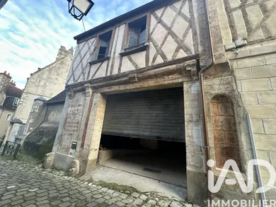Building in Bourges (18000)