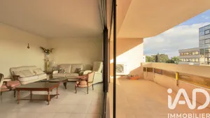 Apartment in Hyères (83400)