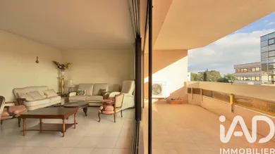 Apartment in Hyères (83400)