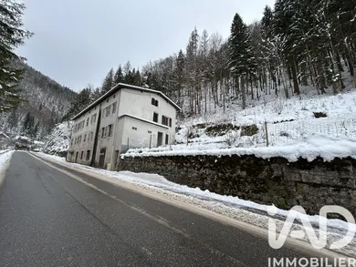 Immeuble à Hauts de Bienne (39400)