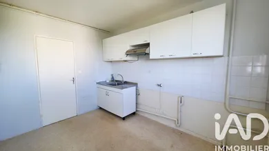 Apartment in Saint-Étienne (42100)