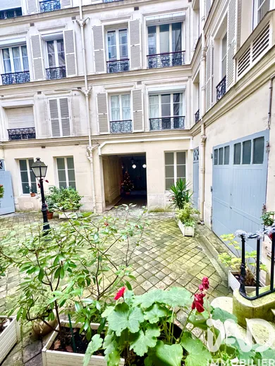 Apartment in Paris (75009)