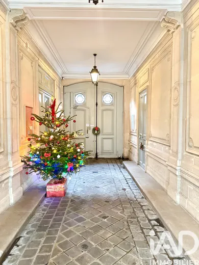 Apartment in Paris (75009)