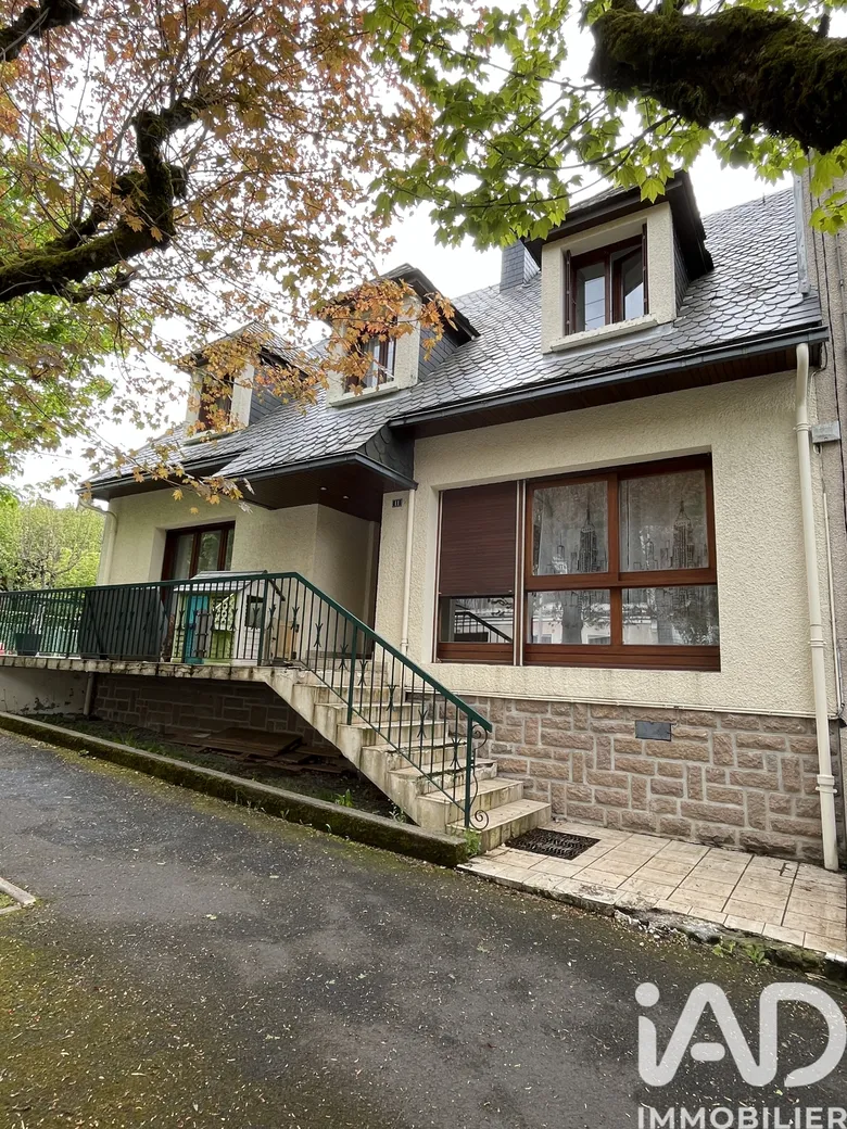 Maison 8 pièces 124 m² · à Mont-Dore · 123,7 m² · 195 000 €