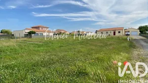 Terrain à bâtir à Bazoges-en-Paillers (85130)