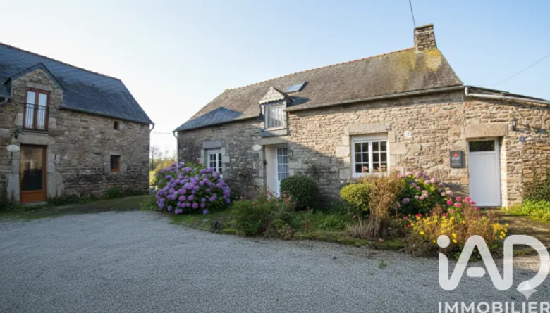 Maison 18 pièces 350 m² · à Plouguenast-Langast · 350 m² · 262 500 €