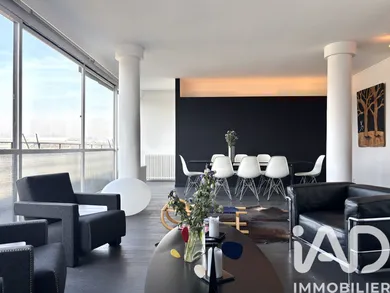 Apartment in Paris (75016)