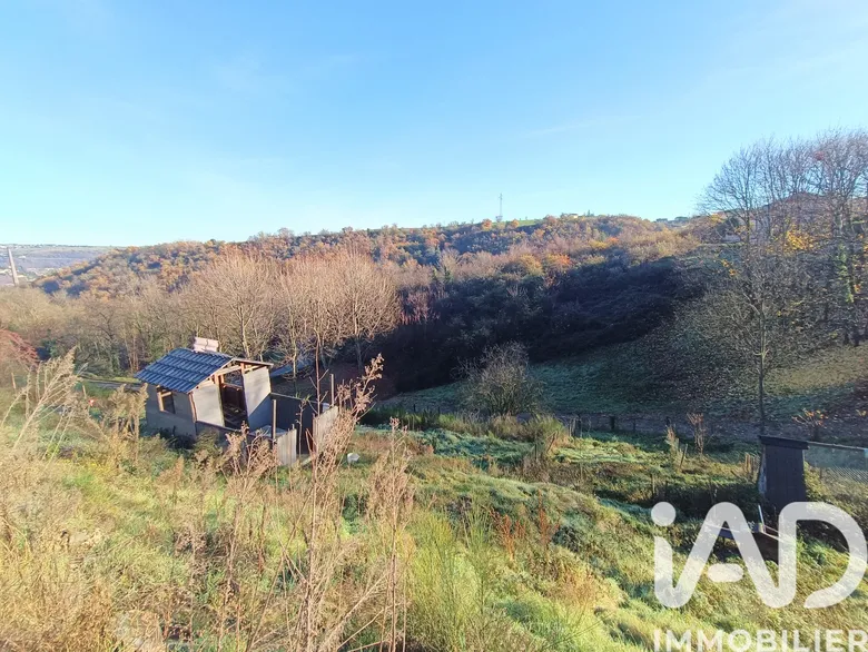 Terrain à Châteauneuf (42800) · 165 000 €