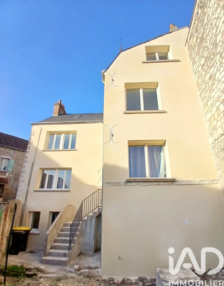 Immeuble 1 pièce 171 m² · à Châtillon-sur-Loire · 171 m² · 165 000 €