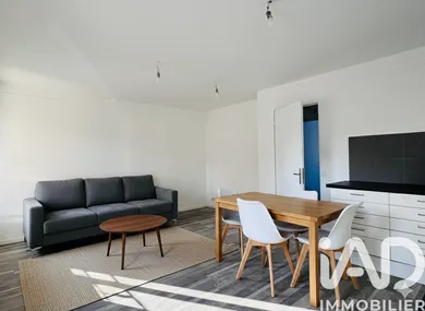 Apartment in Chaville (92370)