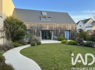 Architectural house in Trélazé (49800)