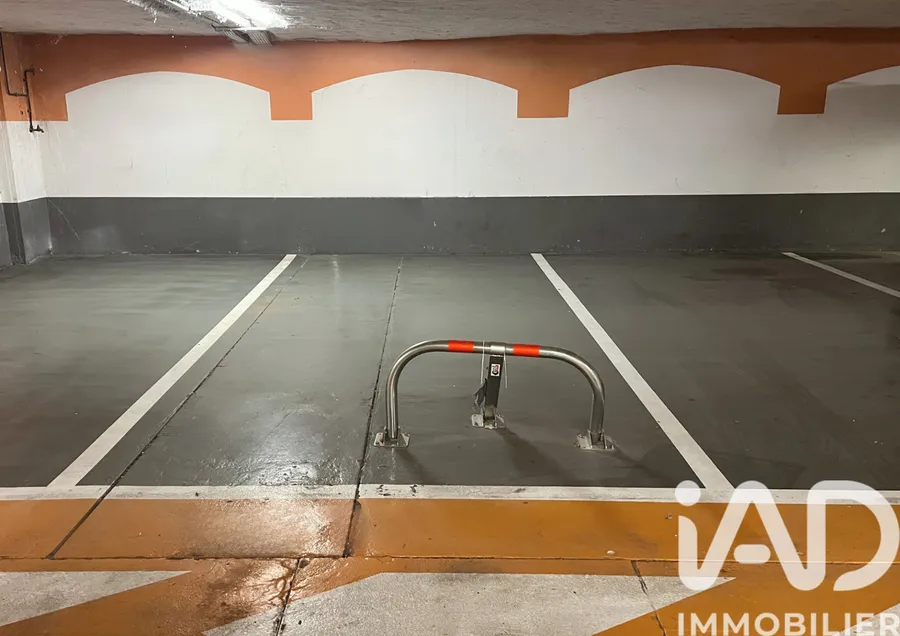 Parking à Paris (75010) photo 3