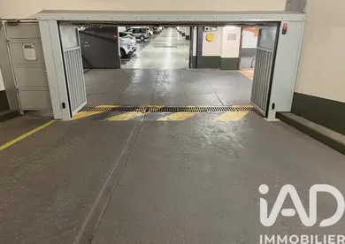 Parking à Paris (75010)
