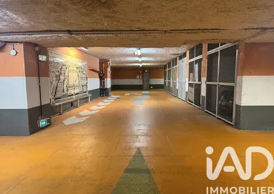 Parking à Paris (75010)
