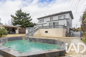 Manor in Bron (69500)