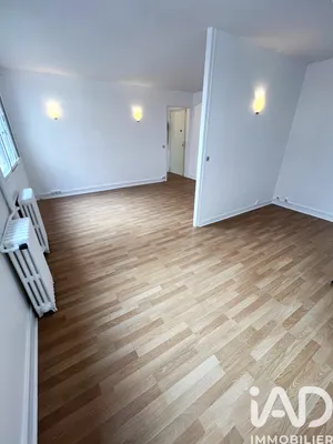 Apartment in Paris (75020)