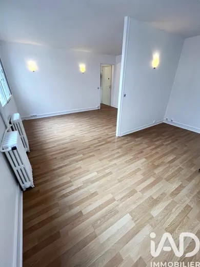 Apartment in Paris (75020)