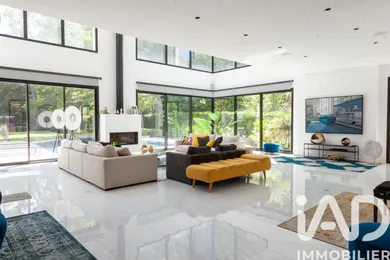 Maison d'architecte à Marnes-la-Coquette (92430)