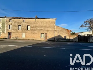 House in Vouillé (86190)