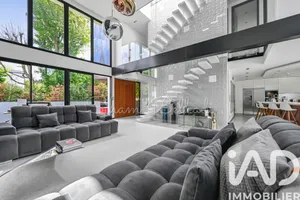 Architectural house in Saint-Maur-des-Fossés (94210)